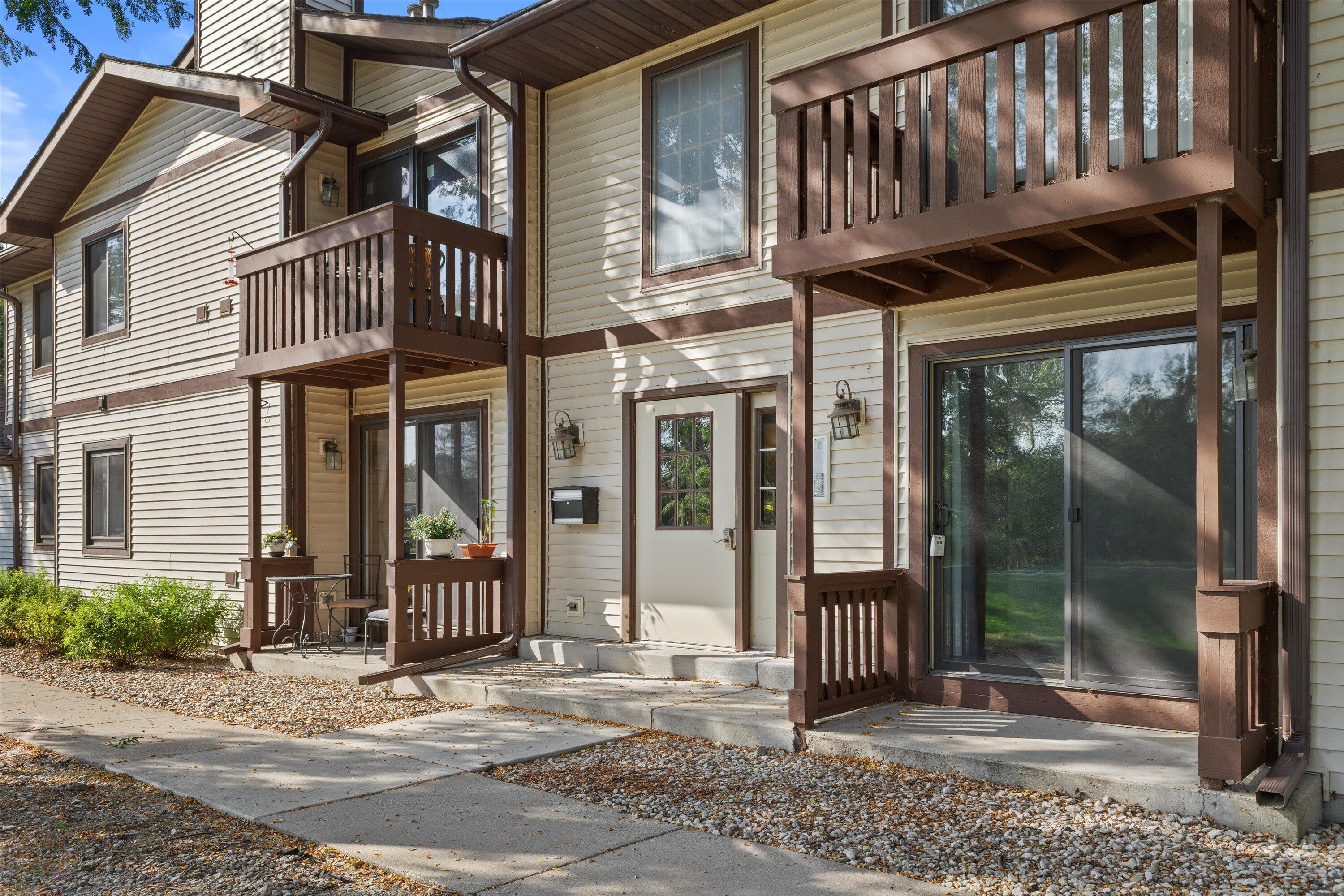 215 Franklin Street, Unit D Delavan, WI 53115 - Photo 2 of 40 40-IMG_7374