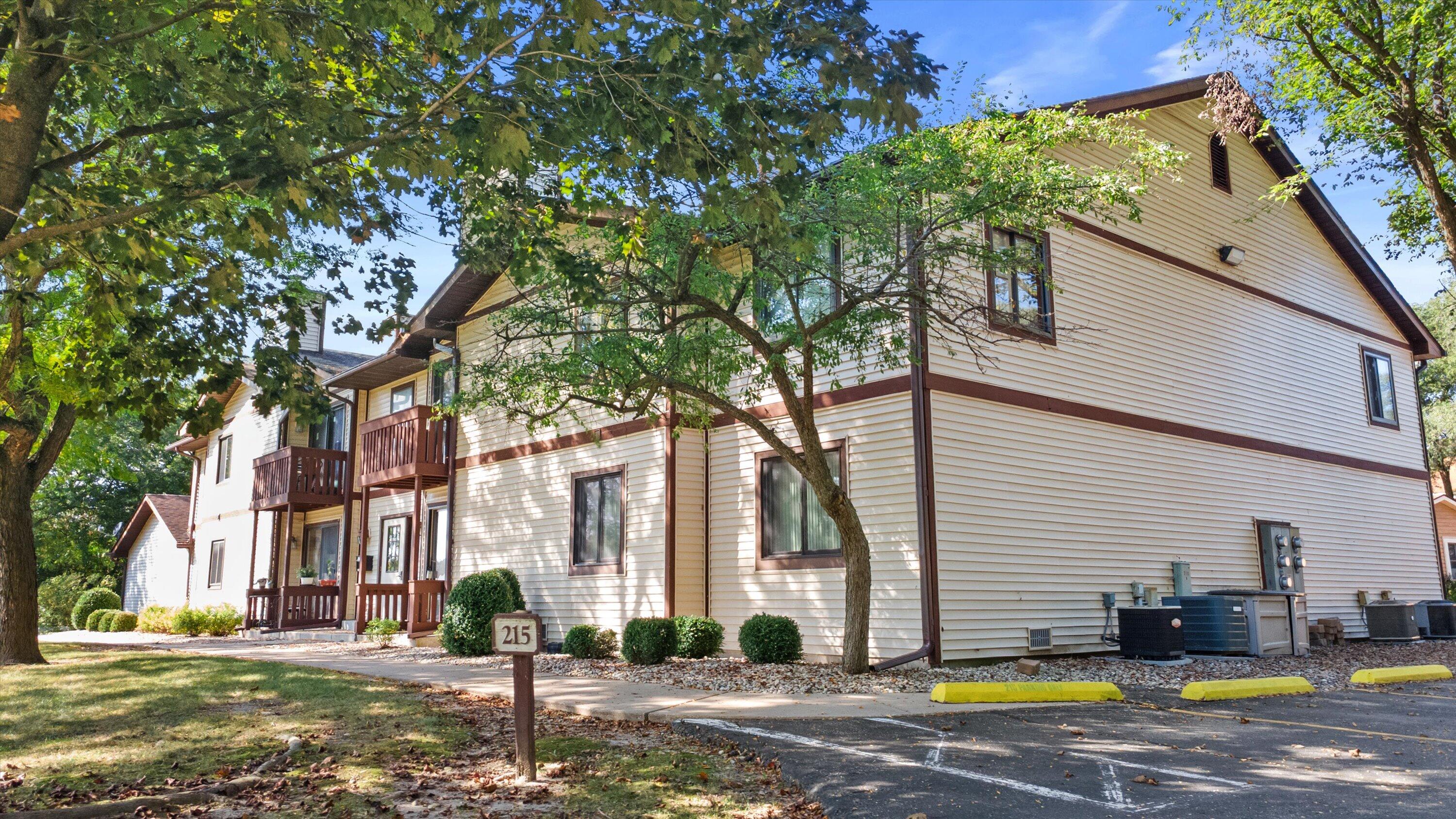 215 Franklin Street, Unit D Delavan, WI 53115 - Photo 32 of 40 03-DJI_0336