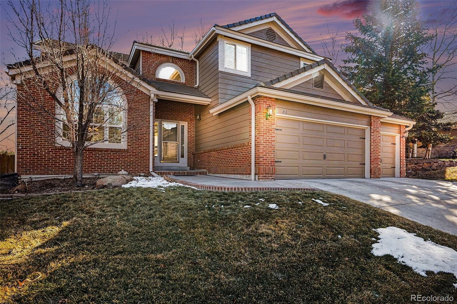 a view of a house with a yard