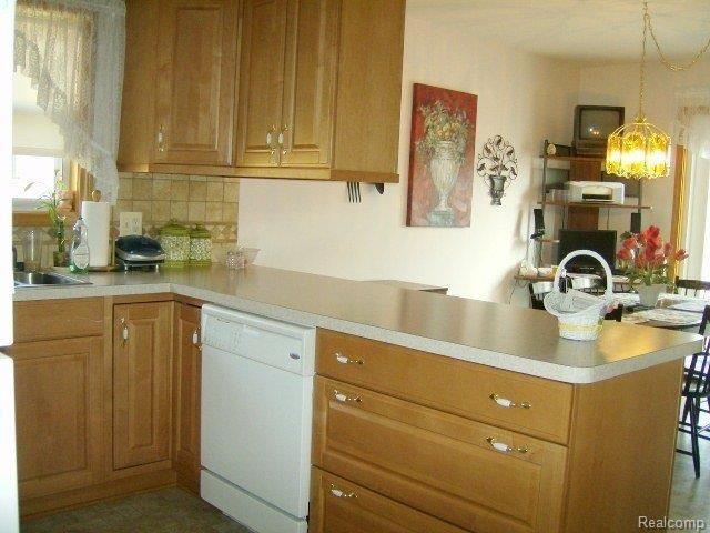 15186 Raphael Terrace Warren, MI 48088 - Photo 5 of 20 KITCHEN