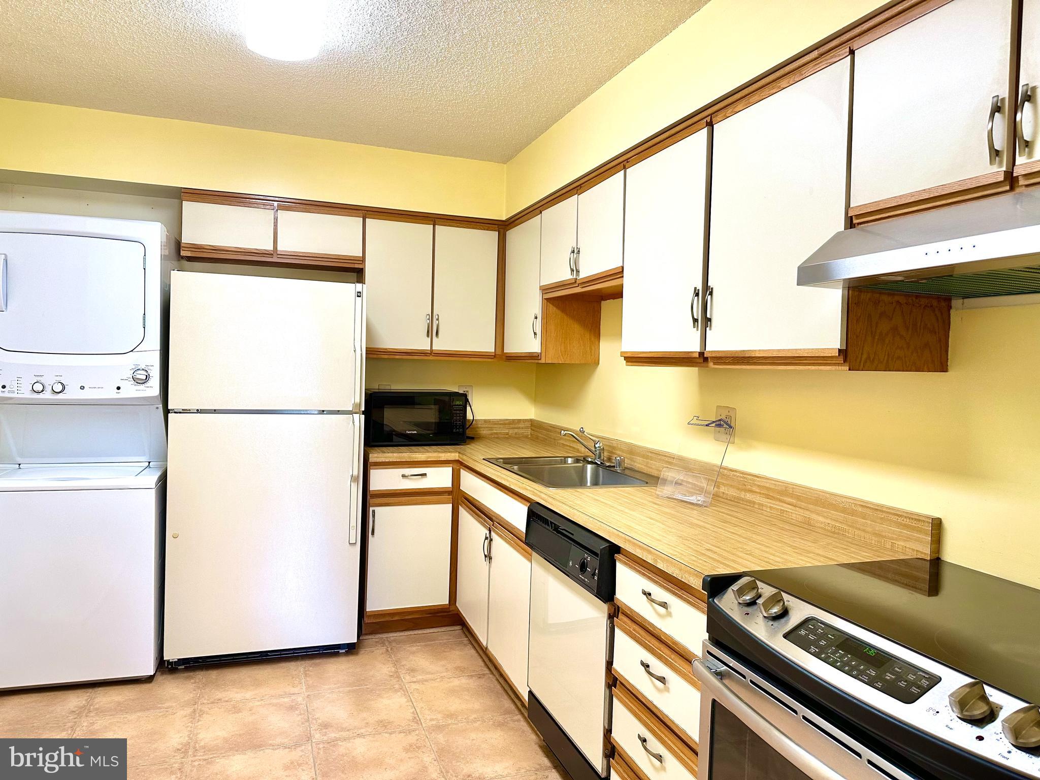 3310 North Leisure World Boulevard, Unit 5036 Silver Spring, MD 20906 - Photo 11 of 28 Kitchen