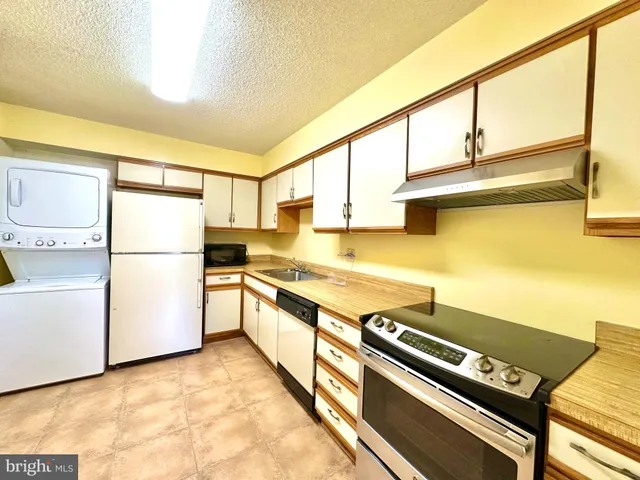 $1,850 | 3310 North Leisure World Boulevard, Unit 5036, Silver Spring, MD 20906