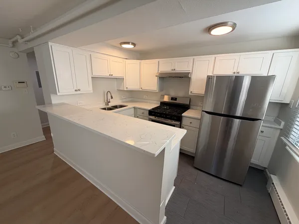 $1,685 | 26 East Washington Avenue, Unit 4, Lake Bluff, IL 60044