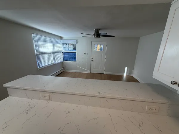 $1,685 | 26 East Washington Avenue, Unit 4, Lake Bluff, IL 60044