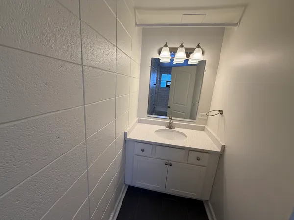 $1,685 | 26 East Washington Avenue, Unit 4, Lake Bluff, IL 60044