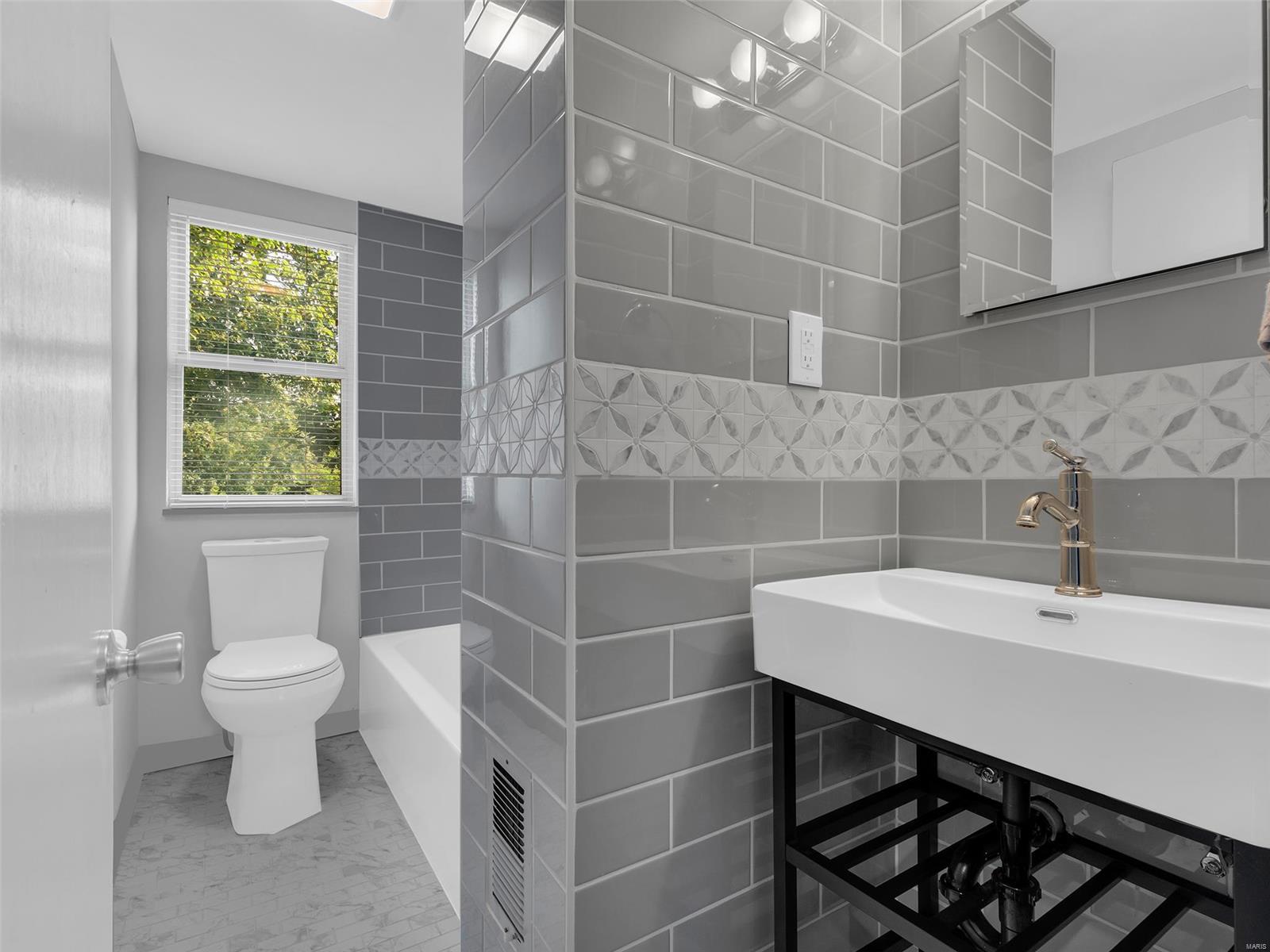 11637 Denny Road St. Louis, MO 63126 - Photo 12 of 23 Gallery Image 12