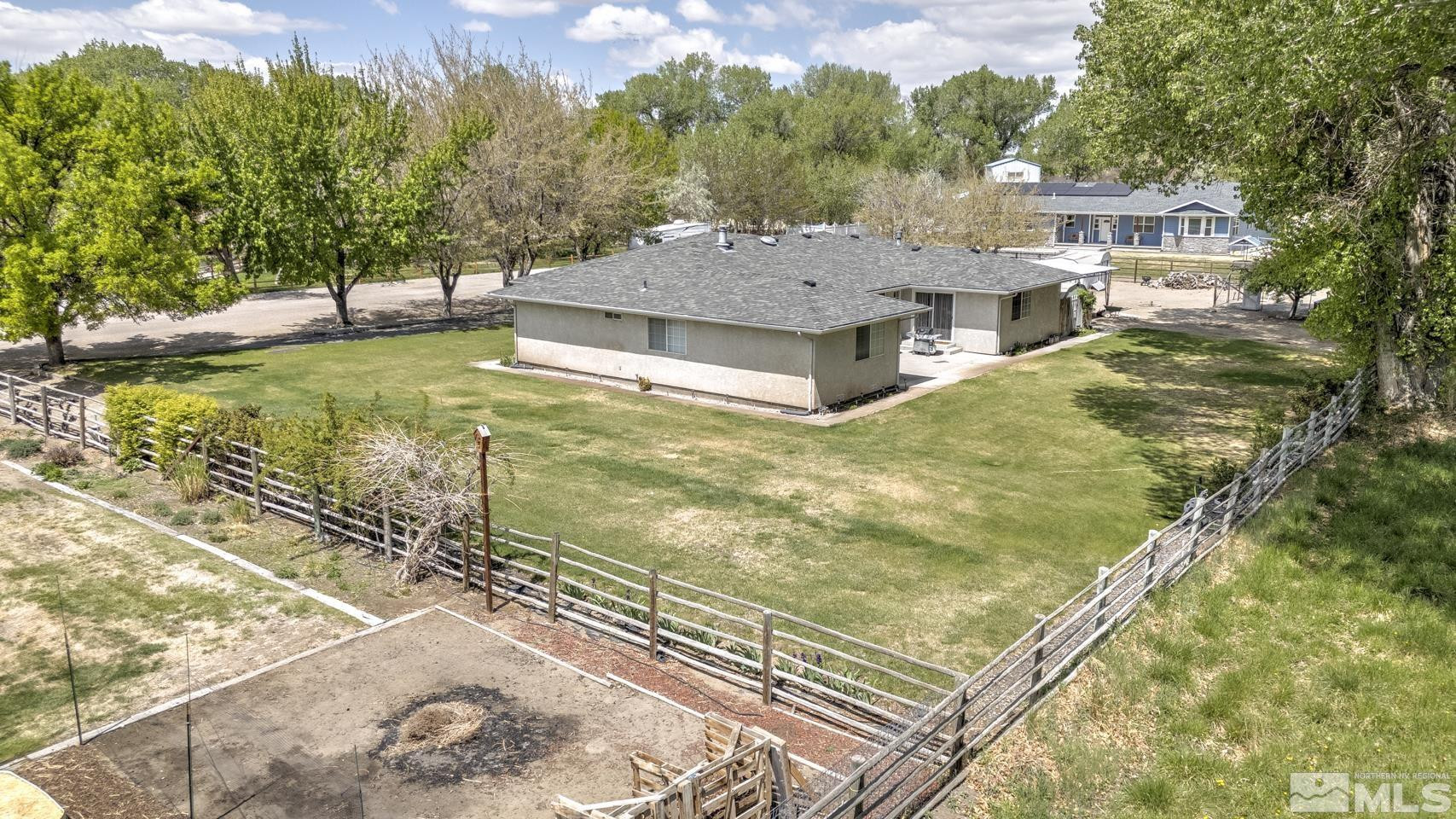 930 Edgewater Lane Fallon, NV 89406 - Photo 4 of 30 a view of a house with pool