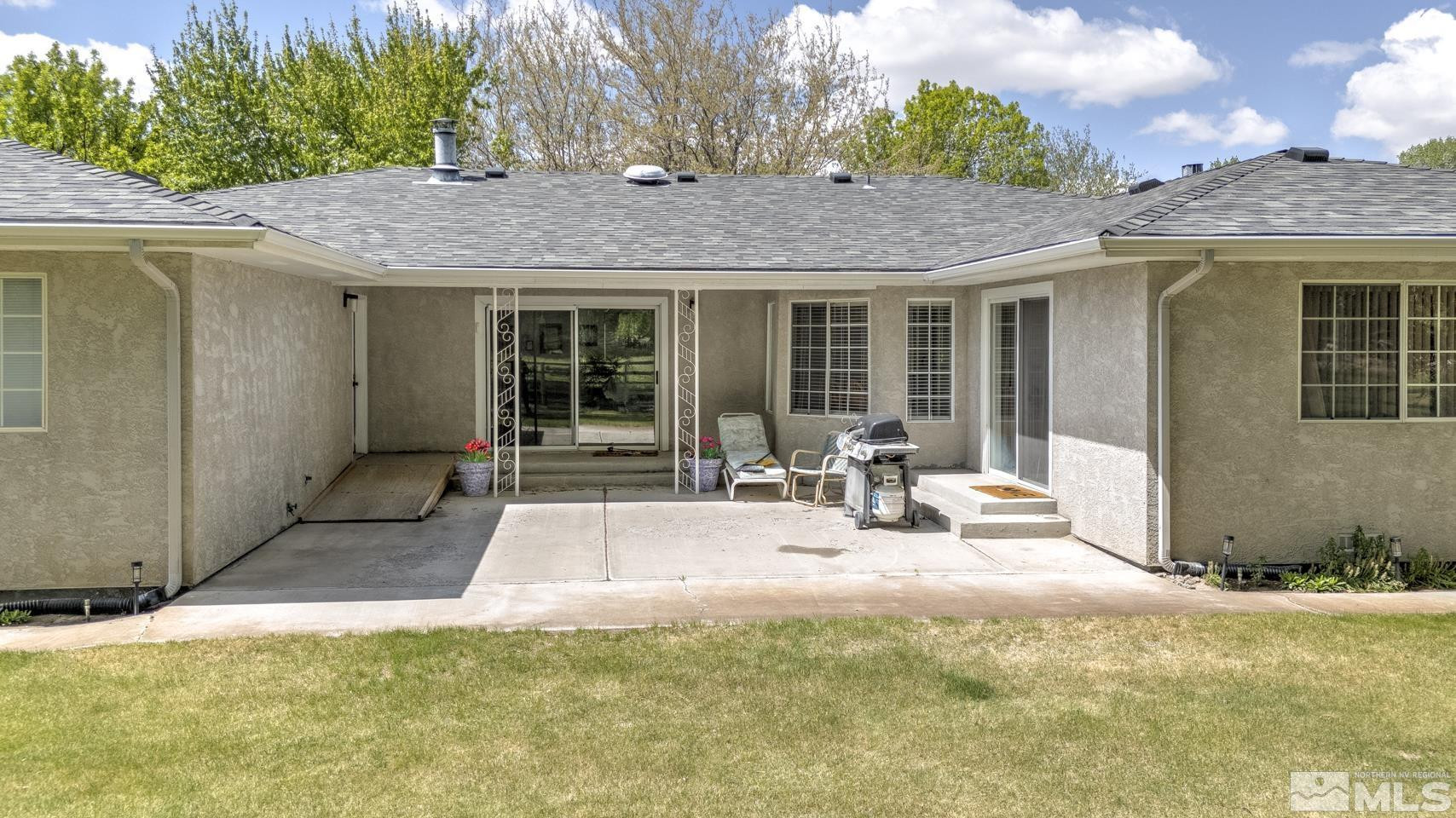 930 Edgewater Lane Fallon, NV 89406 - Photo 5 of 30 a view of outdoor space yard and porch