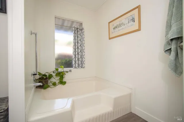 $450,000 | 9 Fallen Leaf Way, Novato, CA 94949