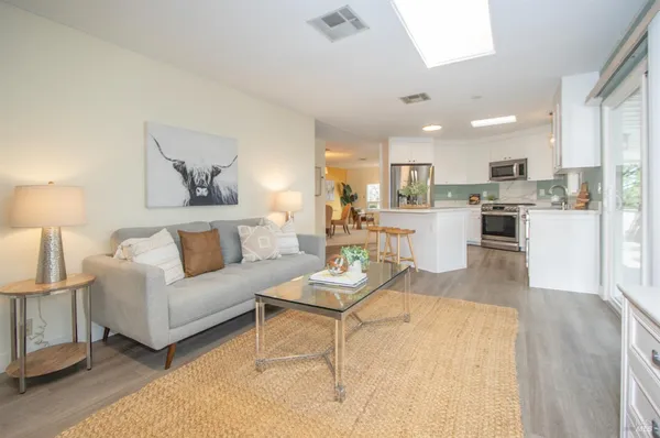 $450,000 | 9 Fallen Leaf Way, Novato, CA 94949