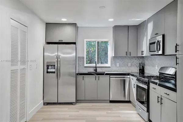 $6,995 | 1230 Johnson Street, Hollywood, FL 33019