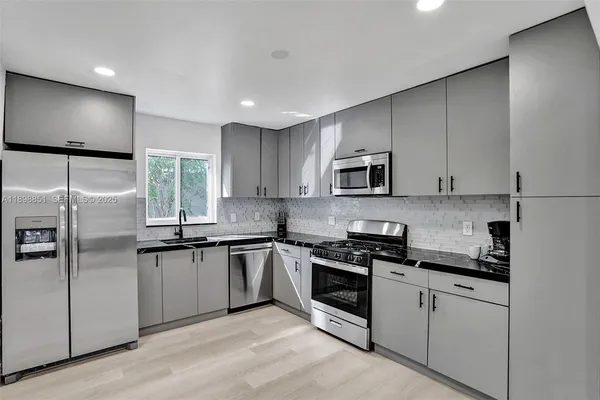 $6,995 | 1230 Johnson Street, Hollywood, FL 33019