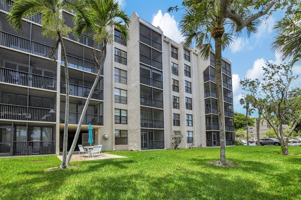 14 Royal Palm Way, Unit 5050 Boca Raton, FL 33432 - Photo 7 of 8 14 Royal Palm back