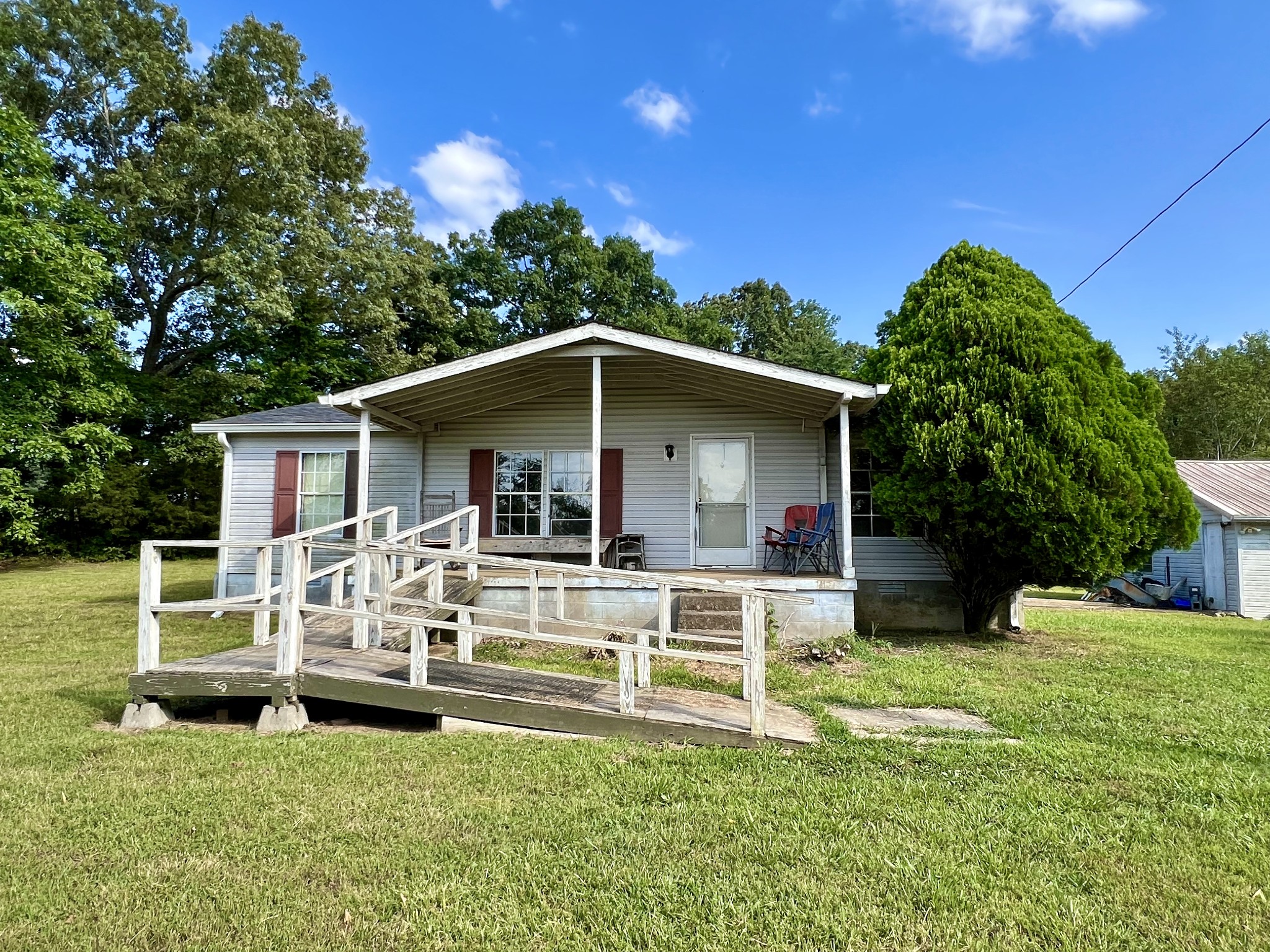 1348 Hamble Road Charlotte, TN 37036 - Photo 1 of 31 Gallery Image 1