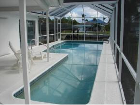 425 Samar Avenue Naples, FL 34113 - Photo 2 of 7 a view of a bathroom with a tub and window