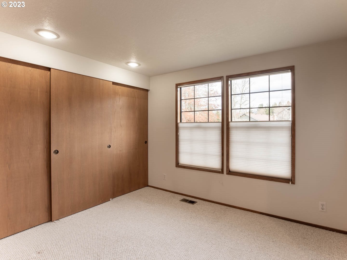 782 Montview Way Springfield, OR 97477 - Photo 10 of 14 a view of an empty room with a window