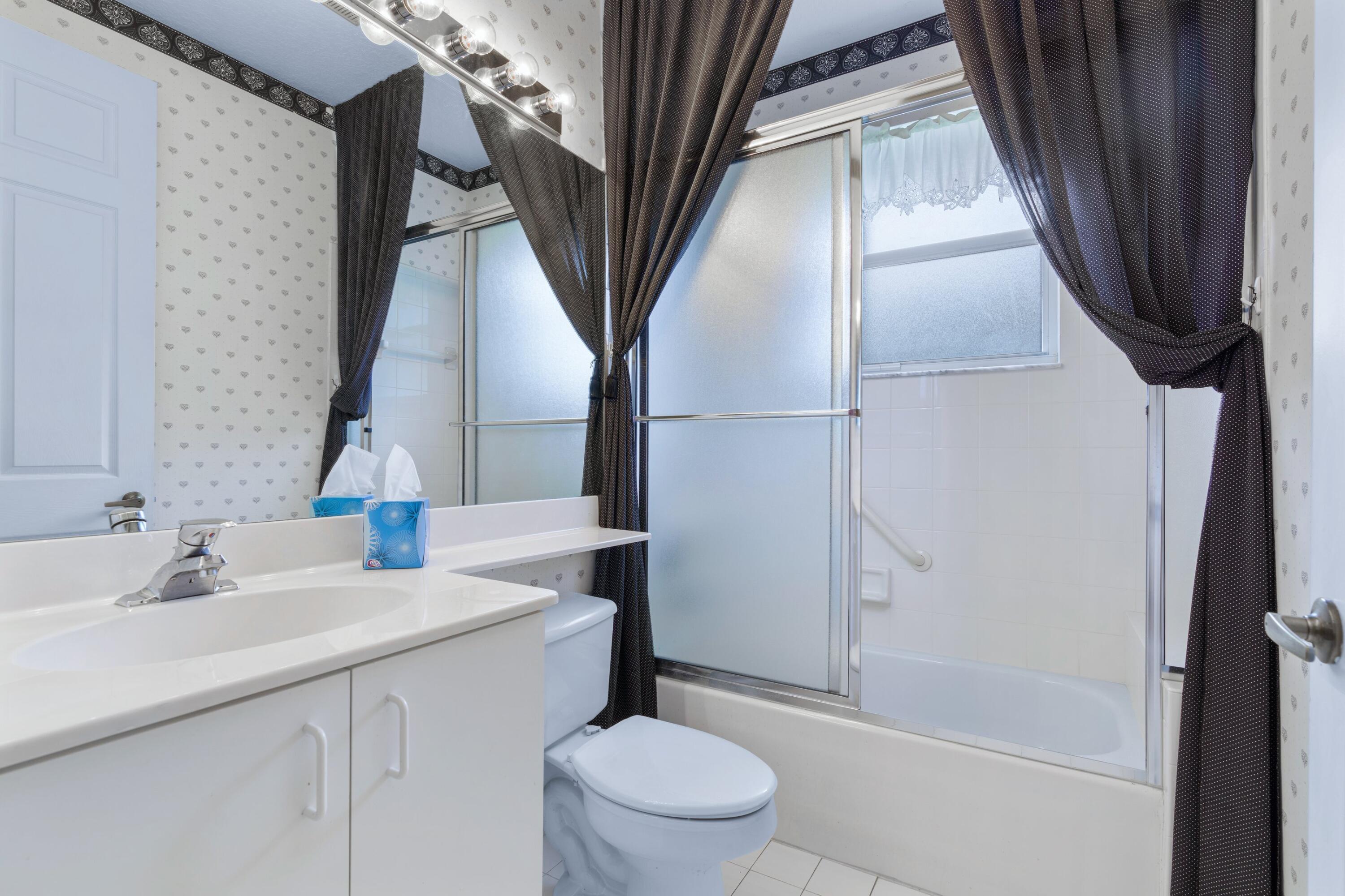 7050 Falls Road East Boynton Beach, FL 33437 - Photo 12 of 19 DSC00880.jpg-SMALL