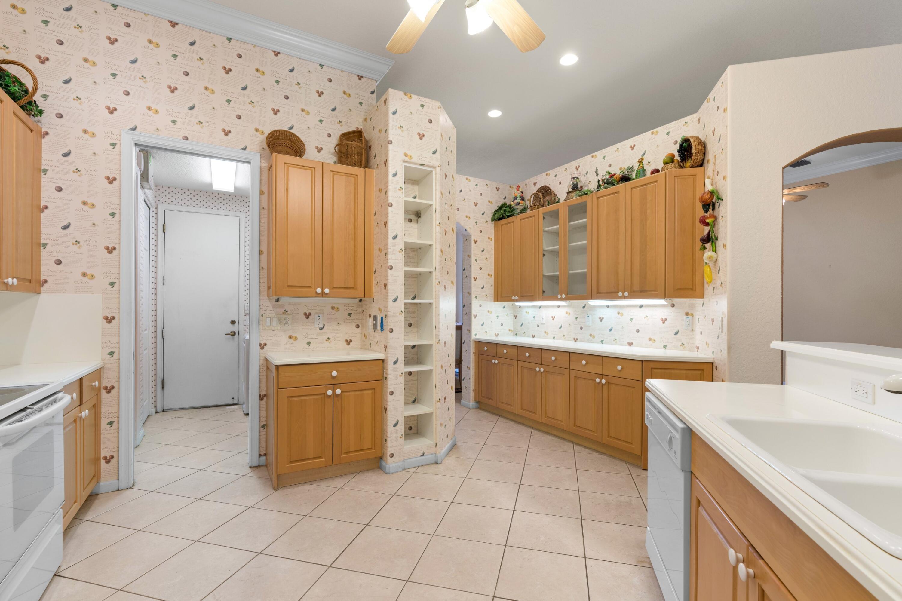 7050 Falls Road East Boynton Beach, FL 33437 - Photo 7 of 19 DSC00850.jpg-SMALL