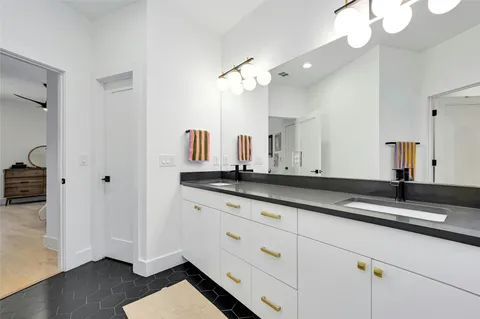 $833,000 | 1187 Oak Grove Avenue, Austin, TX 78702