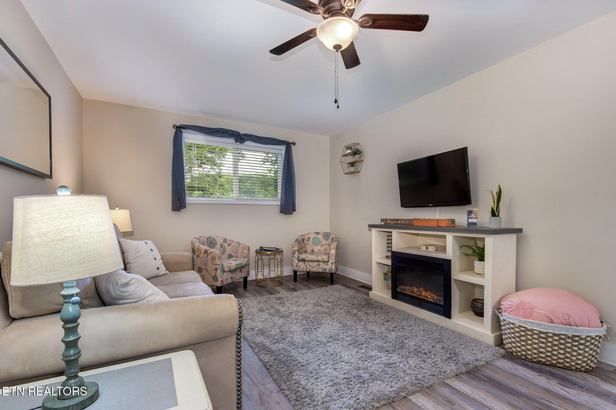 1249 McCarter Hollow Road Sevierville, TN 37862 - Photo 8 of 28 1-01_DollysNeighbor