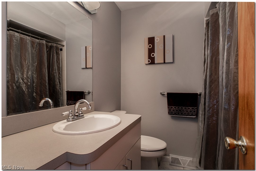 5355 Summit Road Cleveland, OH 44124 - Photo 15 of 23