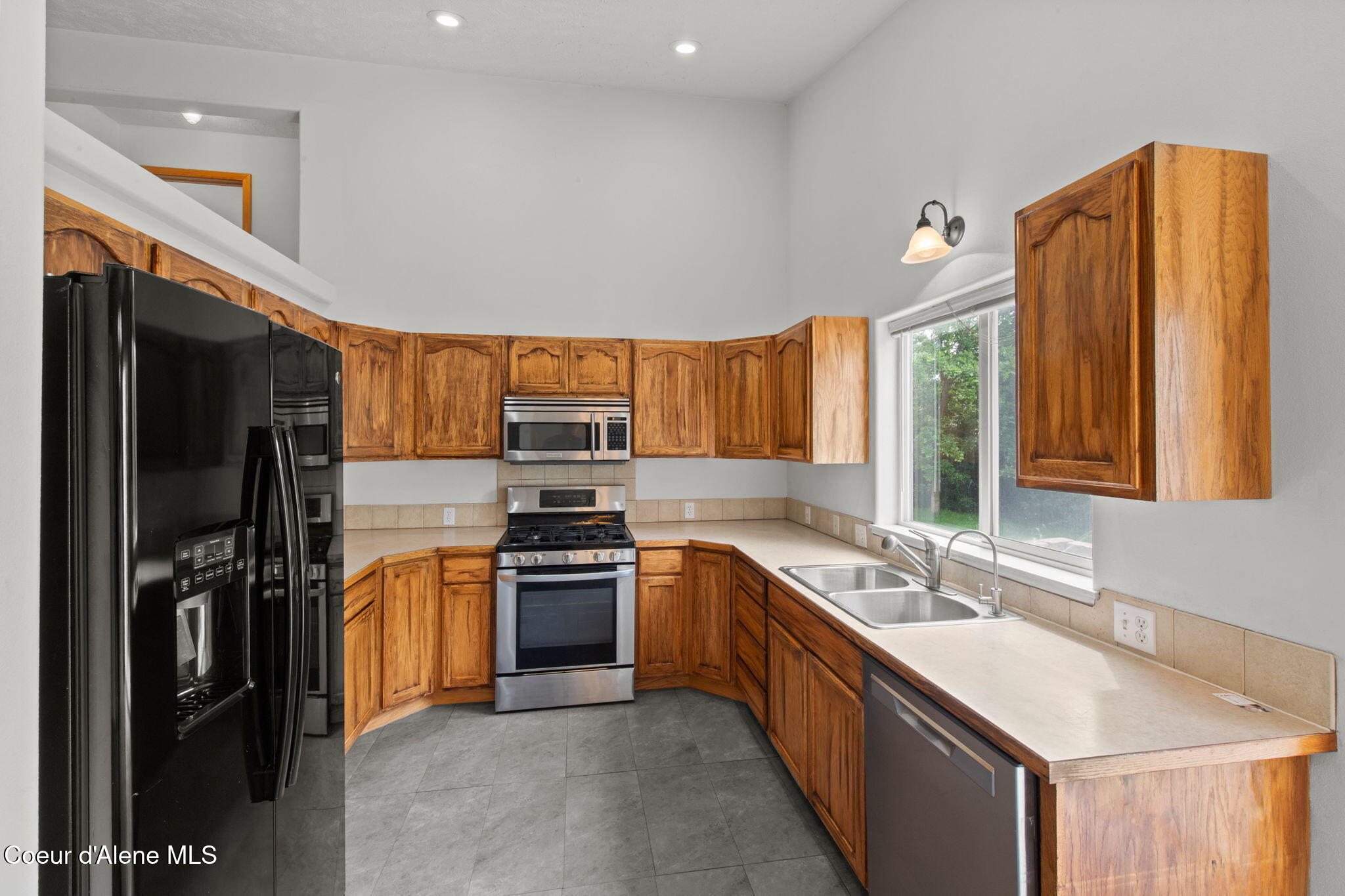 14364 Cascade Street Rathdrum, ID 83858 - Photo 17 of 36 Kitchen