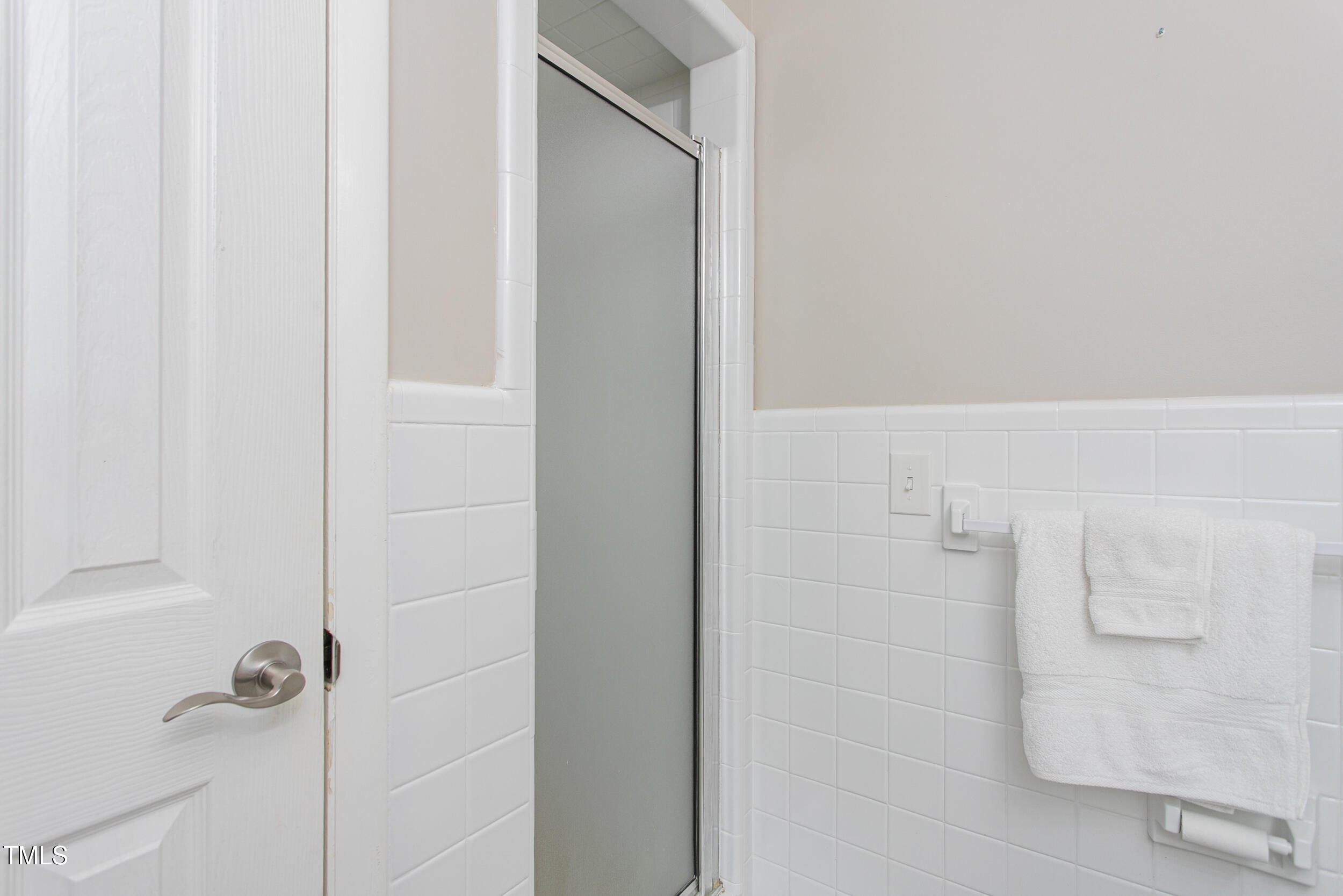 928 Hanford Road Graham, NC 27253 - Photo 34 of 47 Hall bath