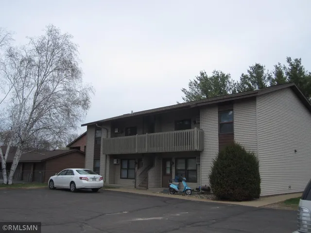 $1,400 | 325 West 9th Street, Unit D, New Richmond, WI 54017