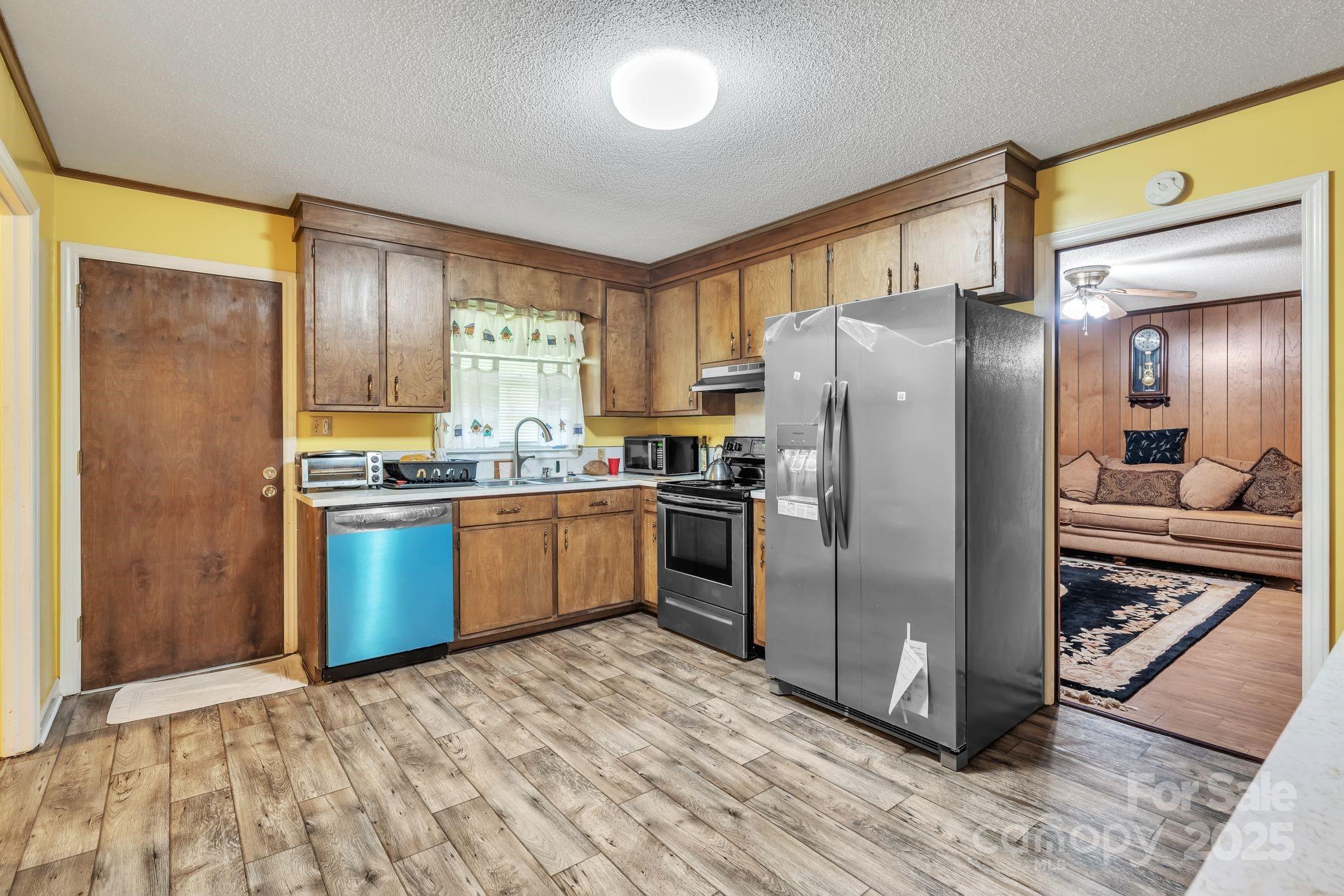 4008 David Cox Road Charlotte, NC 28269 - Photo 10 of 30 Gallery Image 10