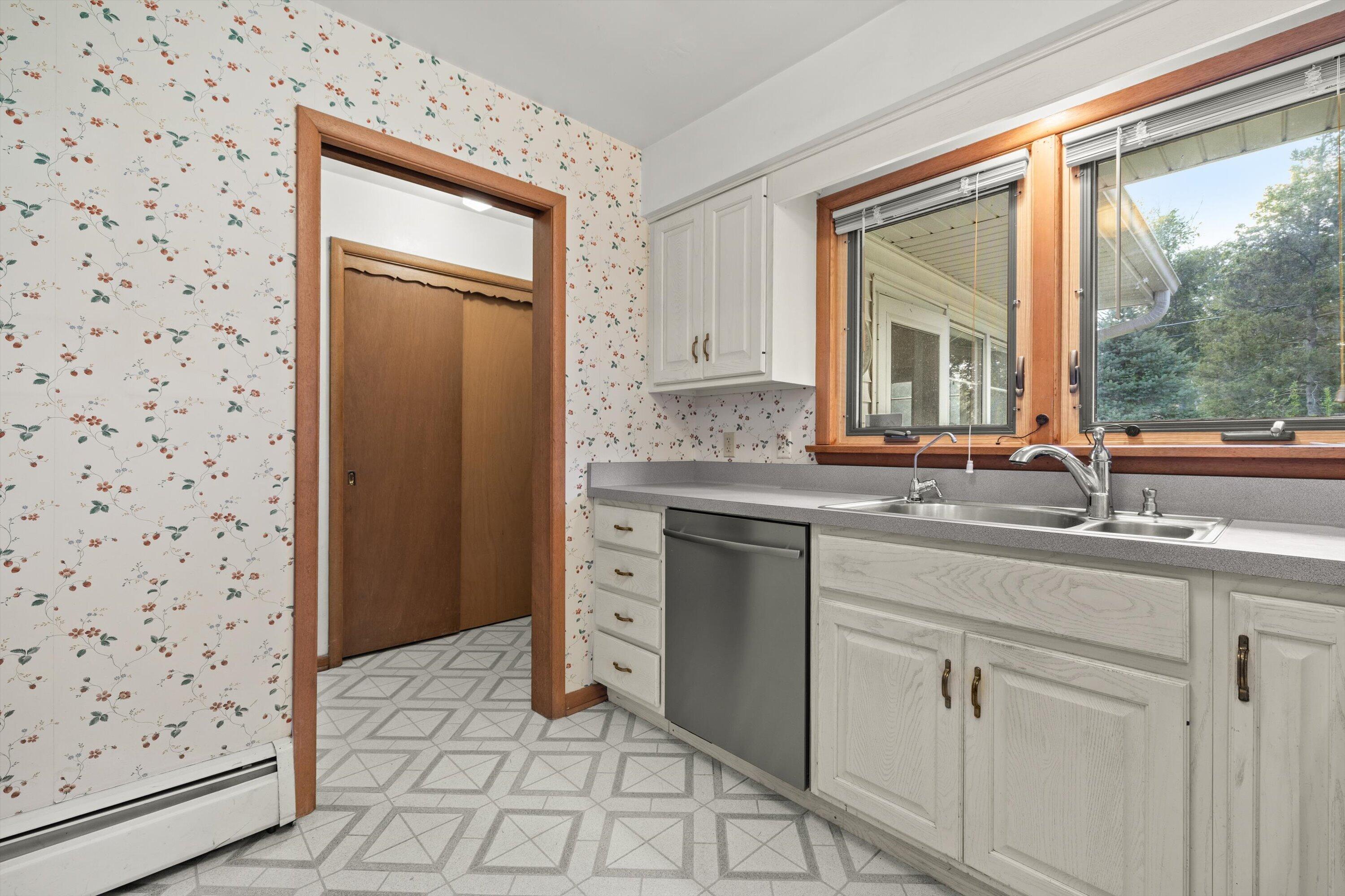 3628 Country Lane Racine, WI 53405 - Photo 11 of 42 11-Kitchen