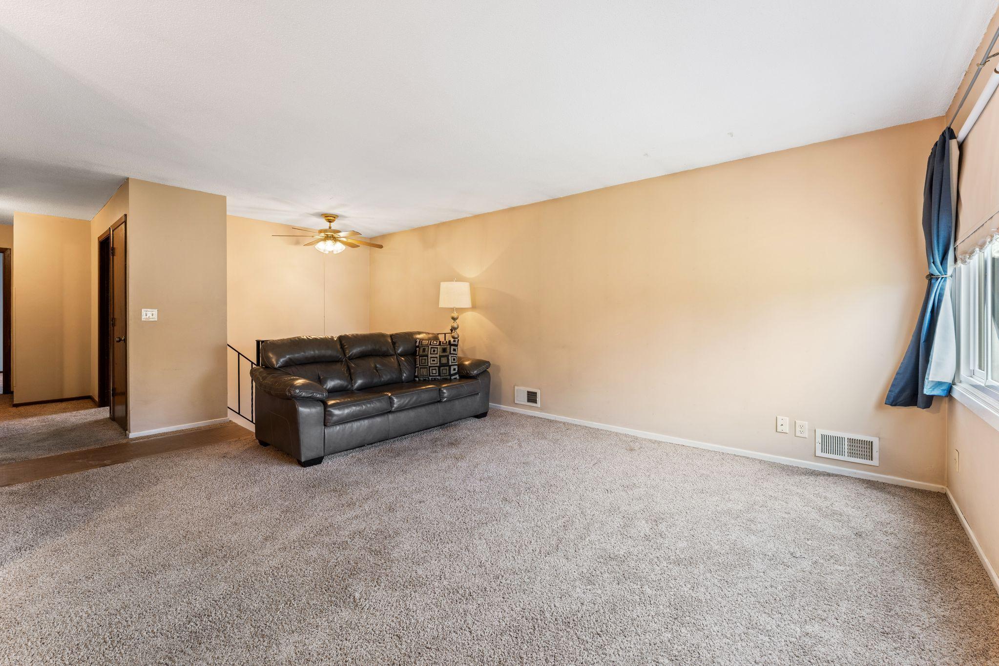 4683 Ridge Cliff Drive Eagan, MN 55122 - Photo 3 of 30