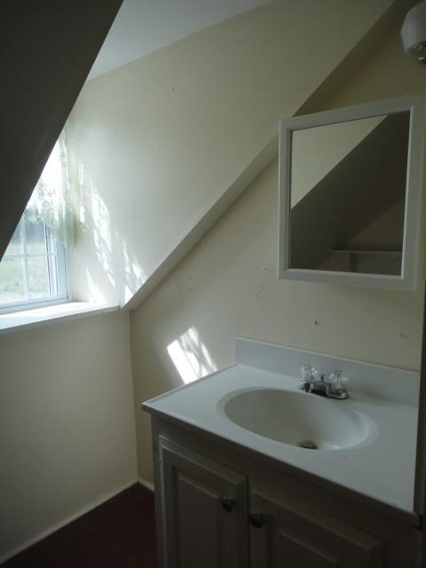 604 Bog Road Vassalboro, ME 04989 - Photo 17 of 25 2ND FLOOR HALF BATH