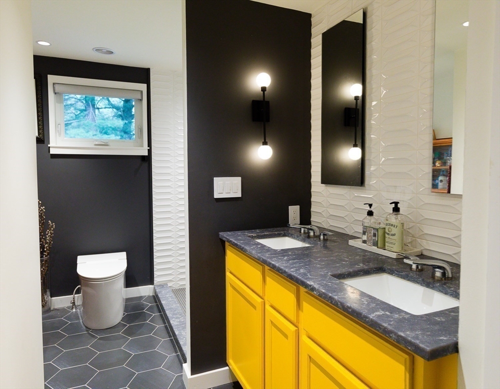 12 Stevens Place Saugus, MA 01906 - Photo 21 of 25