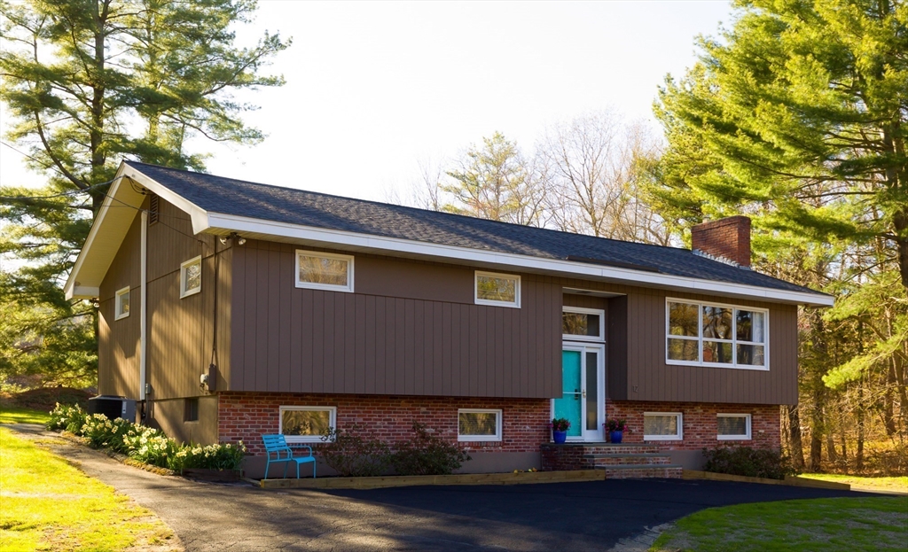 12 Stevens Place Saugus, MA 01906 - Photo 3 of 25