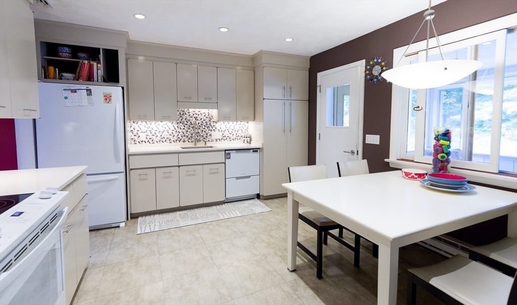 12 Stevens Place Saugus, MA 01906 - Photo 4 of 25