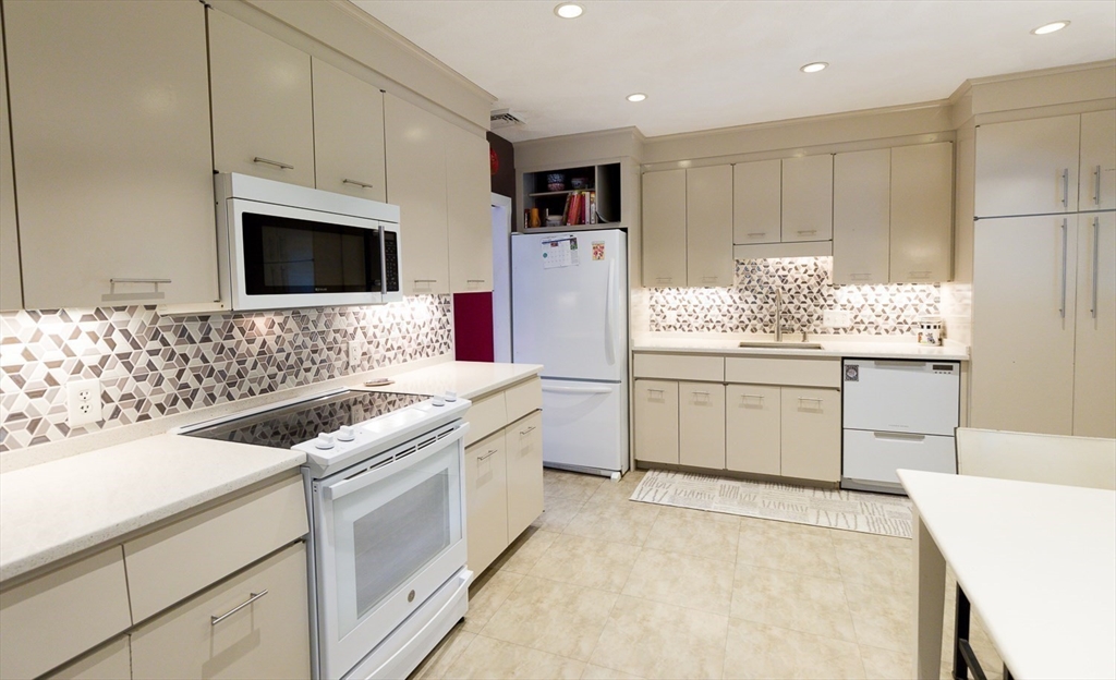 12 Stevens Place Saugus, MA 01906 - Photo 5 of 25