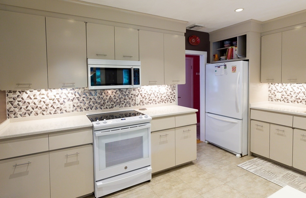 12 Stevens Place Saugus, MA 01906 - Photo 6 of 25