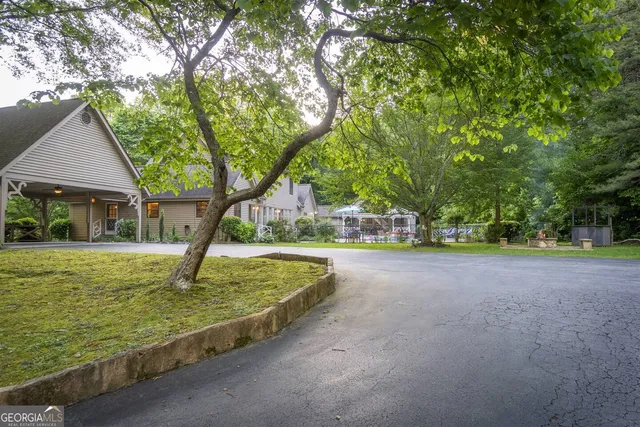 $850,000 | 144 Fussen Strasse, Helen, GA 30545