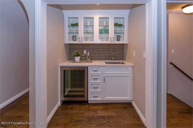 45 Club Road Pasadena, CA 91105 - Photo 14 of 36 a view of cabinets and window