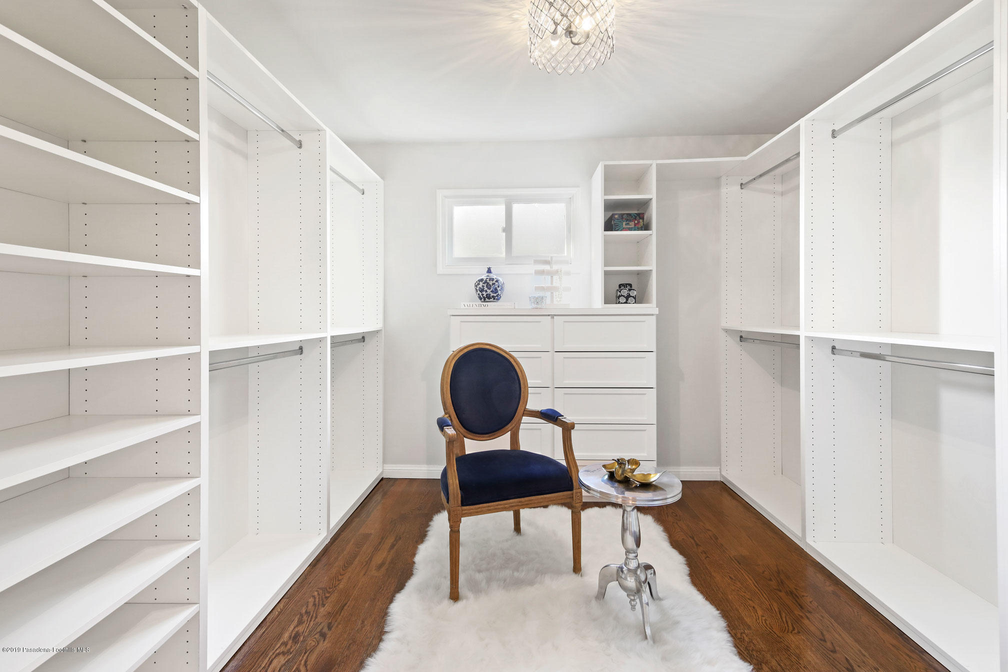 45 Club Road Pasadena, CA 91105 - Photo 21 of 36 a workspace with furniture and a window