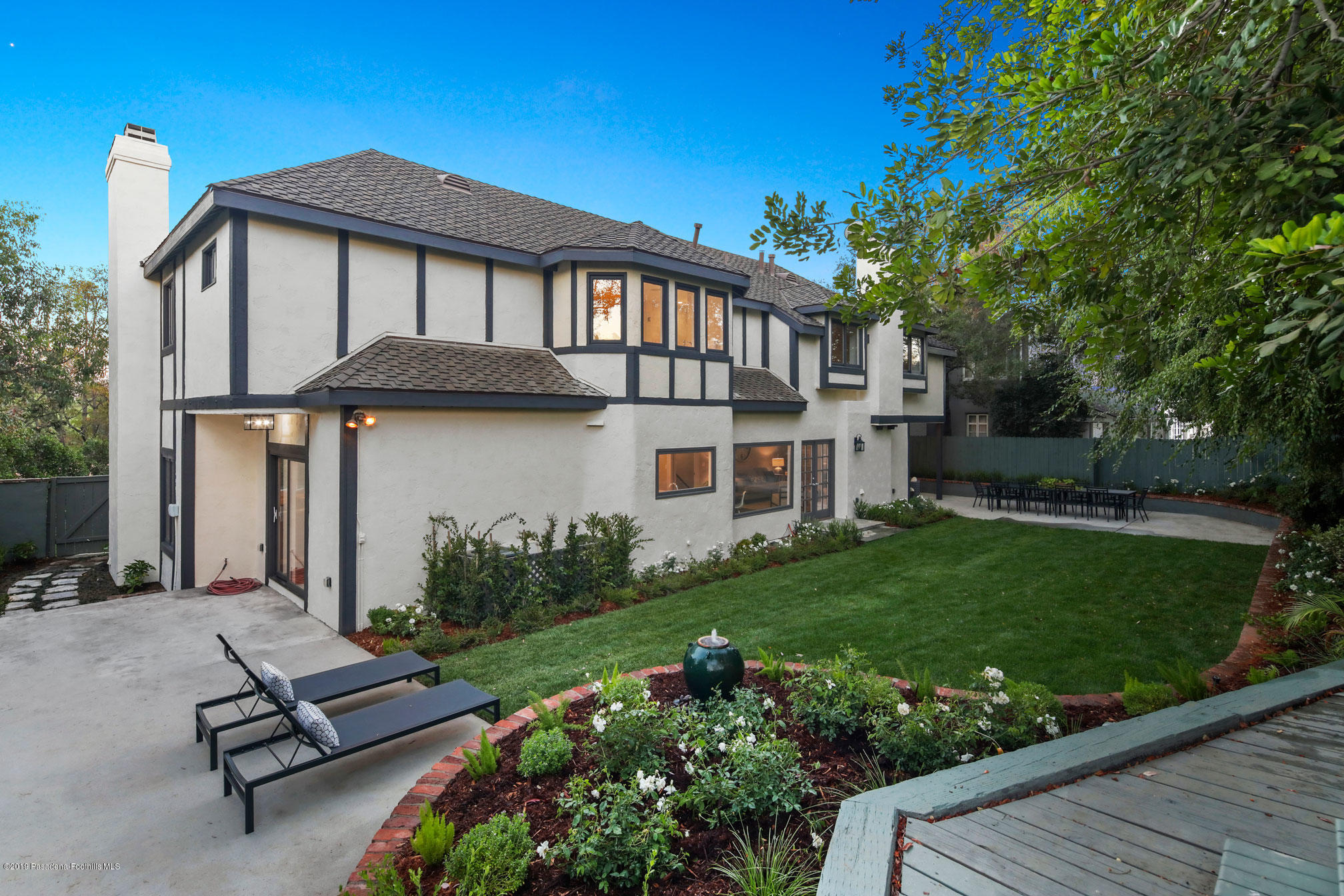 45 Club Road Pasadena, CA 91105 - Photo 33 of 36 a front view of a house with garden