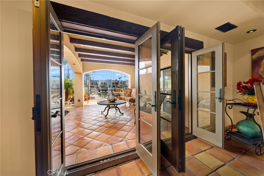 6 Green Turtle Road Coronado, CA 92118 - Photo 17 of 56 Indoor / Outdoor Living