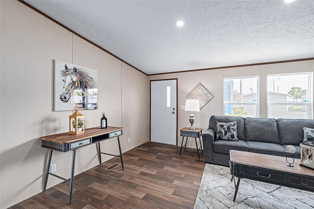 8150 Cherokee Road Bartow, FL 33830 - Photo 2 of 35 a living room with furniture and a large window