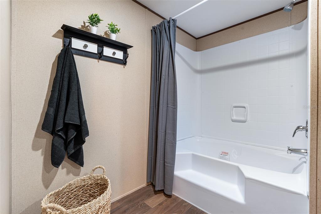 8150 Cherokee Road Bartow, FL 33830 - Photo 26 of 35 a bathroom with a bathtub and a shower