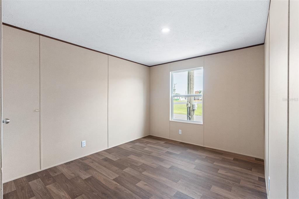 8150 Cherokee Road Bartow, FL 33830 - Photo 31 of 35 wooden floor in an empty room with a window