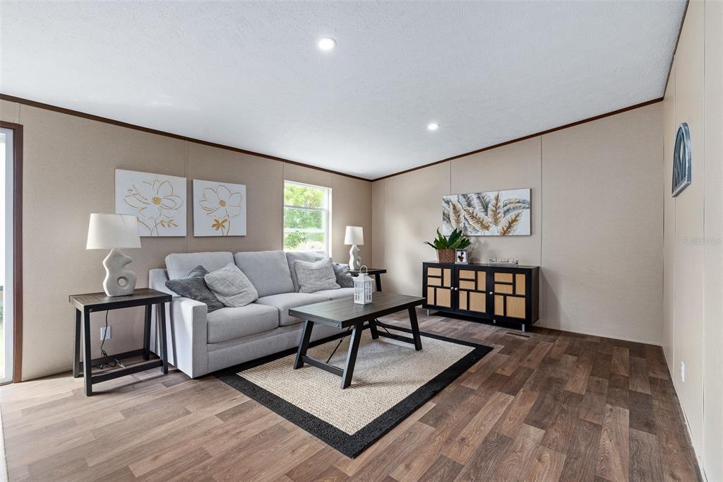 8150 Cherokee Road Bartow, FL 33830 - Photo 6 of 35 a living room with furniture and a window