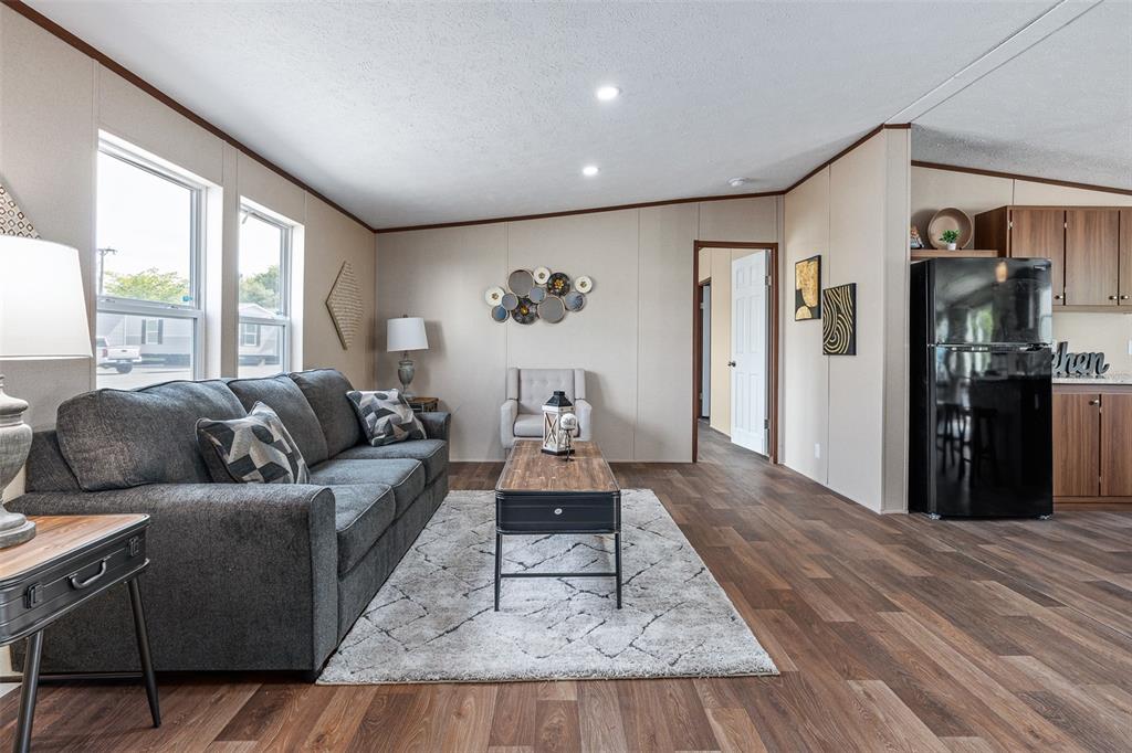 8150 Cherokee Road Bartow, FL 33830 - Photo 7 of 35 a living room with furniture and a rug