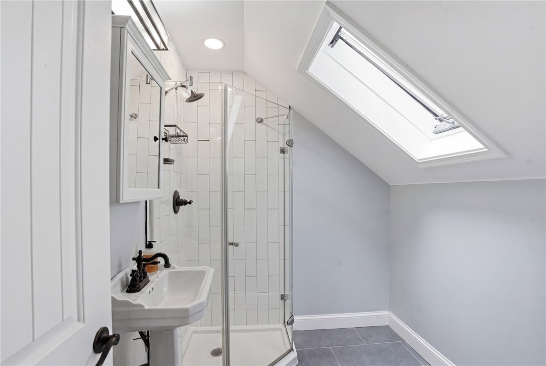 91 Sowams Road Barrington, RI 02806 - Photo 17 of 36 Primary Full Bath