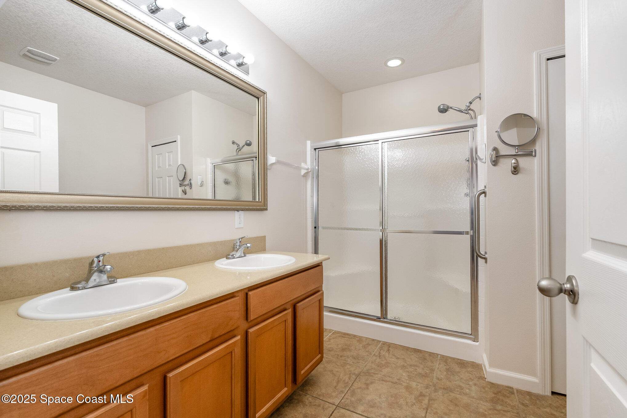 1517 Attilburgh Boulevard Melbourne, FL 32904 - Photo 10 of 15 a bathroom with a sink and a mirror