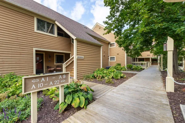 $169,900 | A17 Long Bay Point Drive, Galena, IL 61036